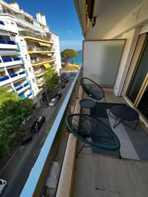 Modern 60m2 apartment with 2 balconies, at 50 meters from sea